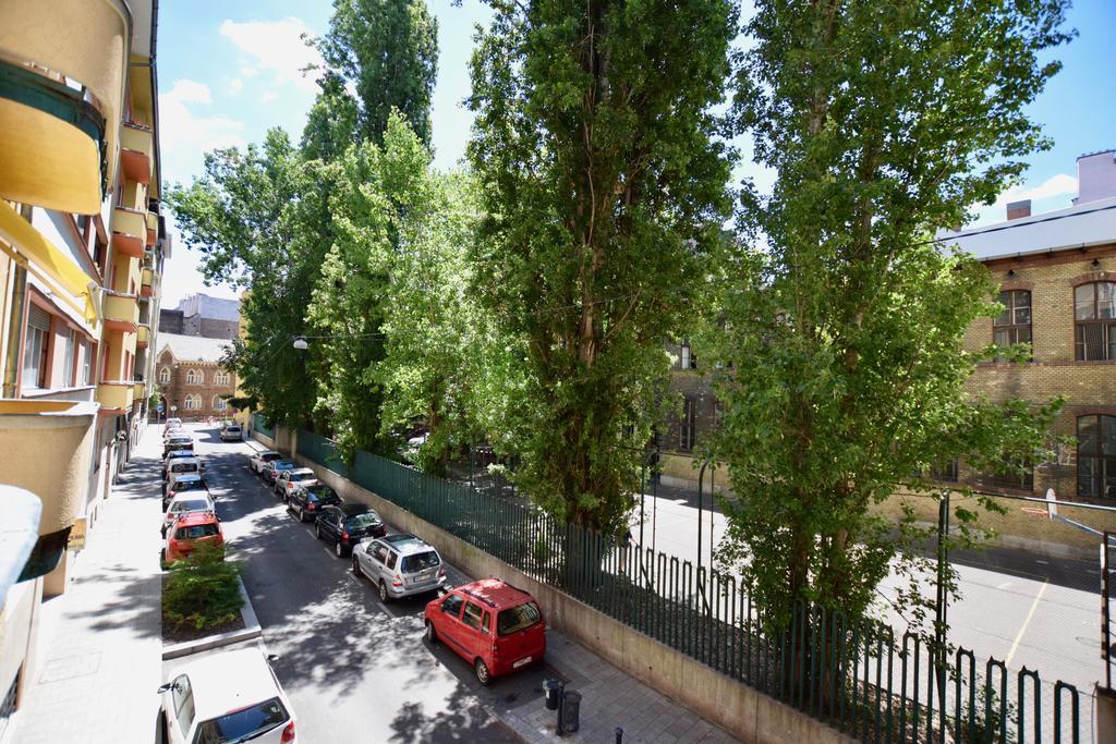 Standard Apartment By Hi5 - Fejer Gyorgy St — Photos 1